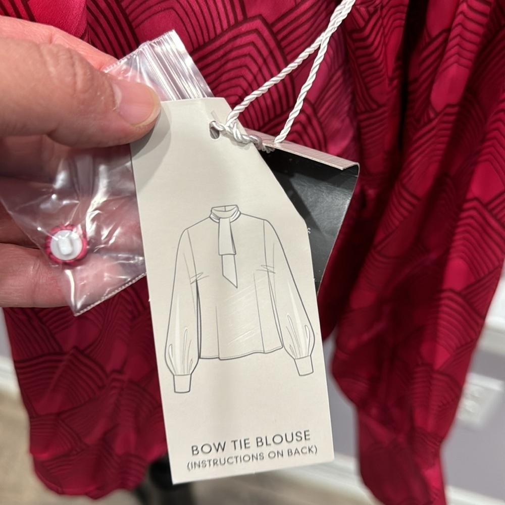 Bow tie blouse - Picture 2 of 5